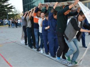 �ɼ�ҩҵ������Ȥζ�˶���Բ����Ļ��