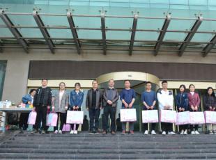 �ܷ�ƴ�� ��Խ���ҡ����ɼ�ҩҵ���Ľ�Ȥζ�˶���Բ������